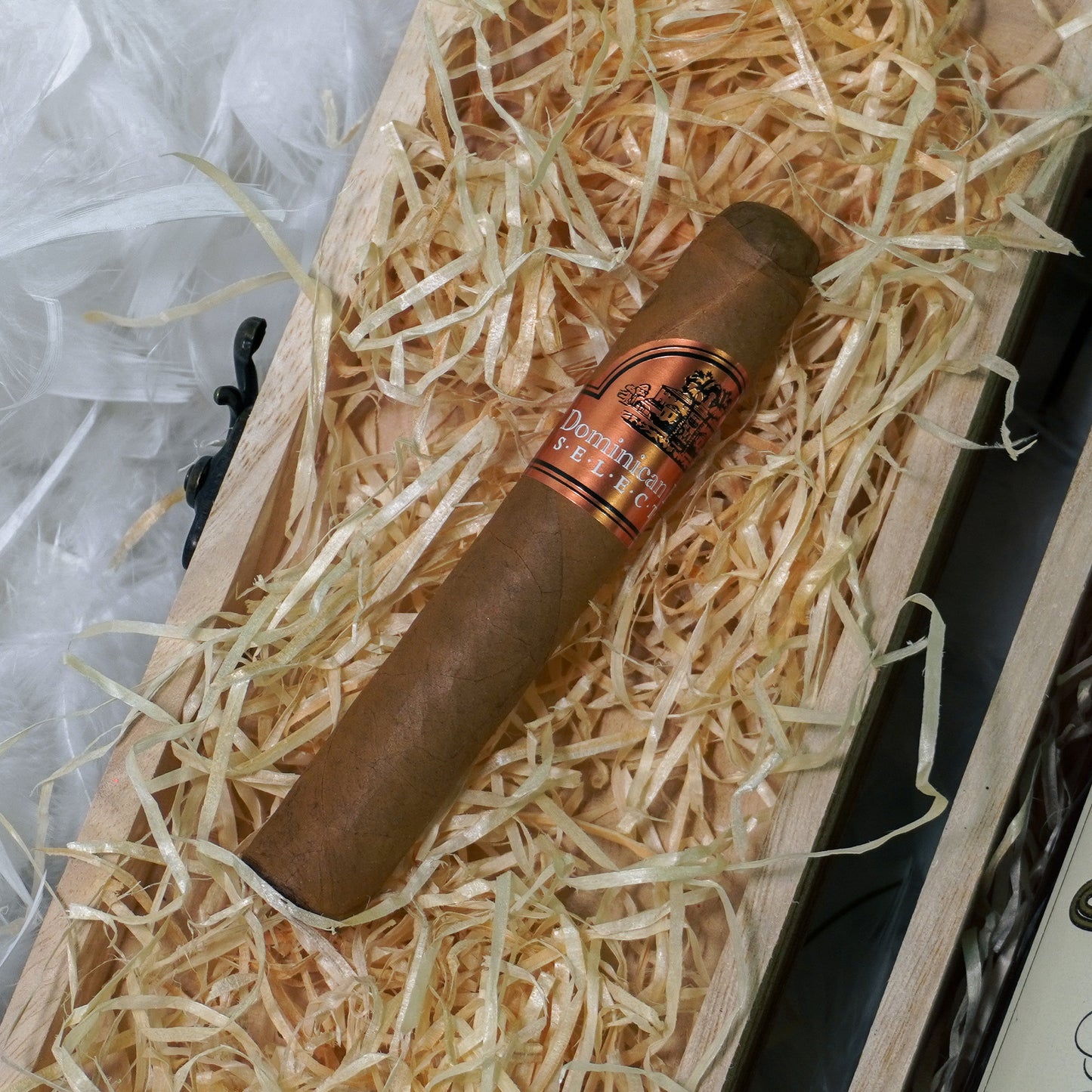 SangSom 700ml + "Robusto“-Zigarre in edler Holzkiste